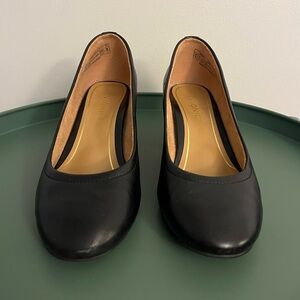Vionic Carmel Black Leather Heels
